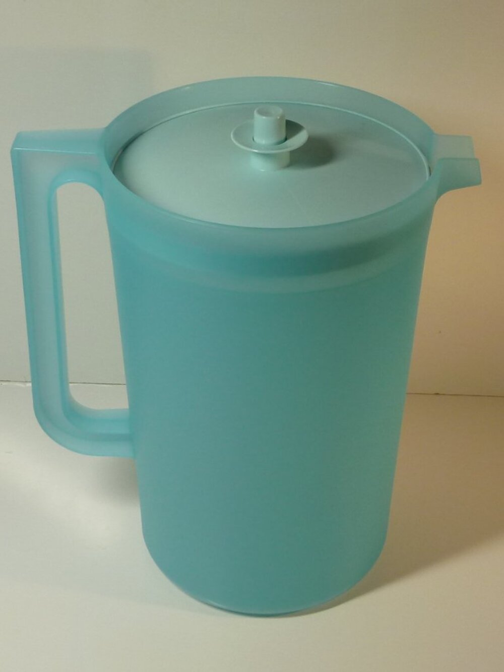 Vintage Tupperware 1 Gallon Pitcher Teal Blue 1416 NOS New In Bag